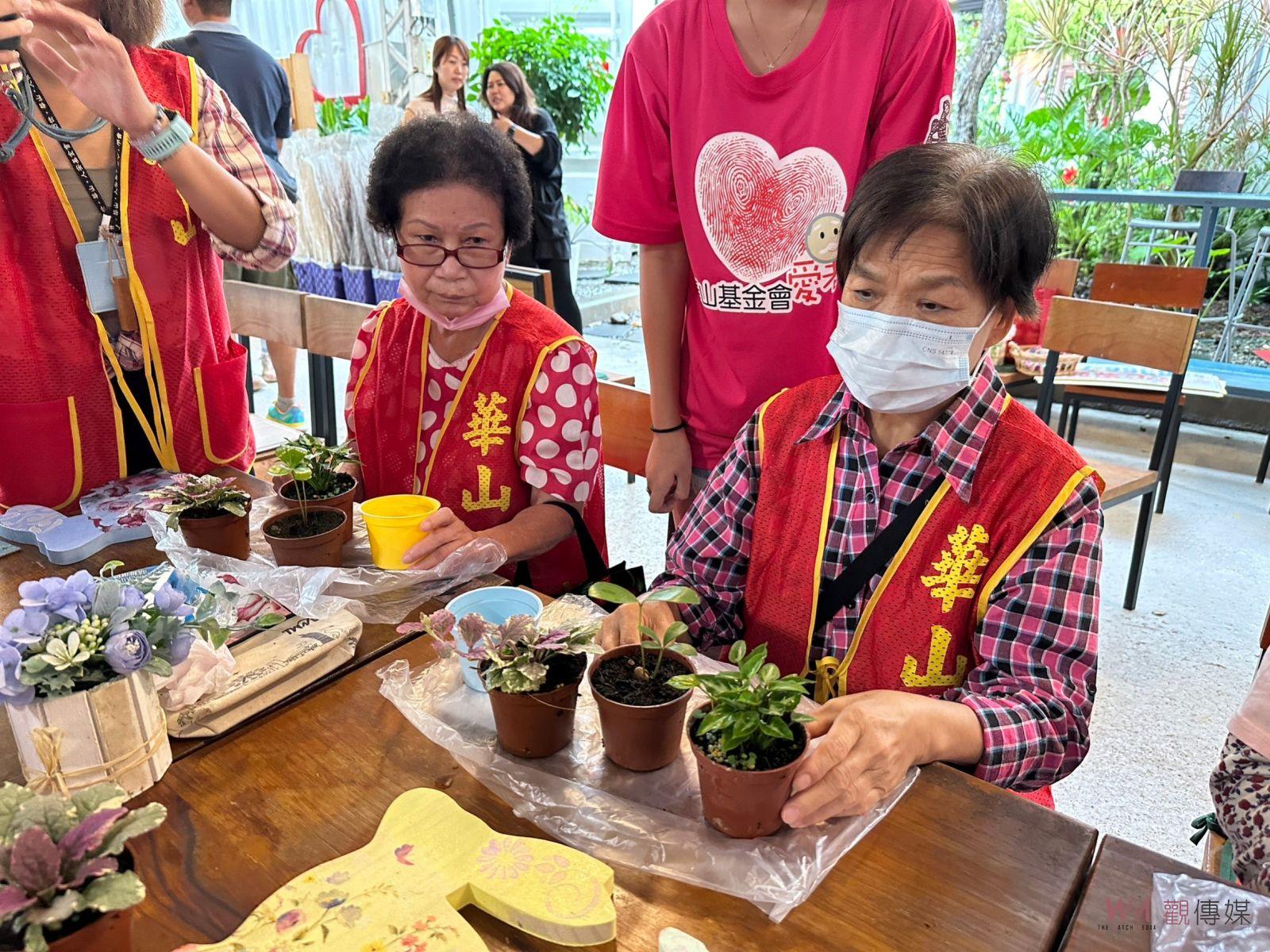 影/用愛填補孤老心!華山基金會辦「月圓花好‧守護孤老」公益募款 - https://www.watchmedia01.com