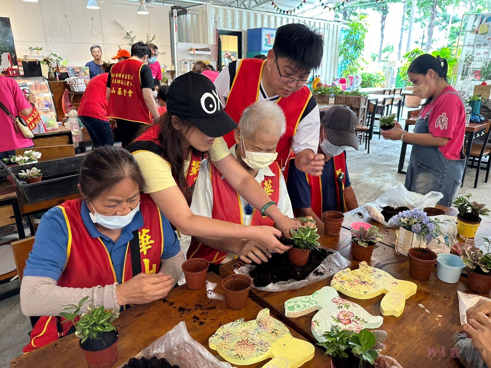 影/用愛填補孤老心!華山基金會辦「月圓花好‧守護孤老」公益募款 - https://www.watchmedia01.com