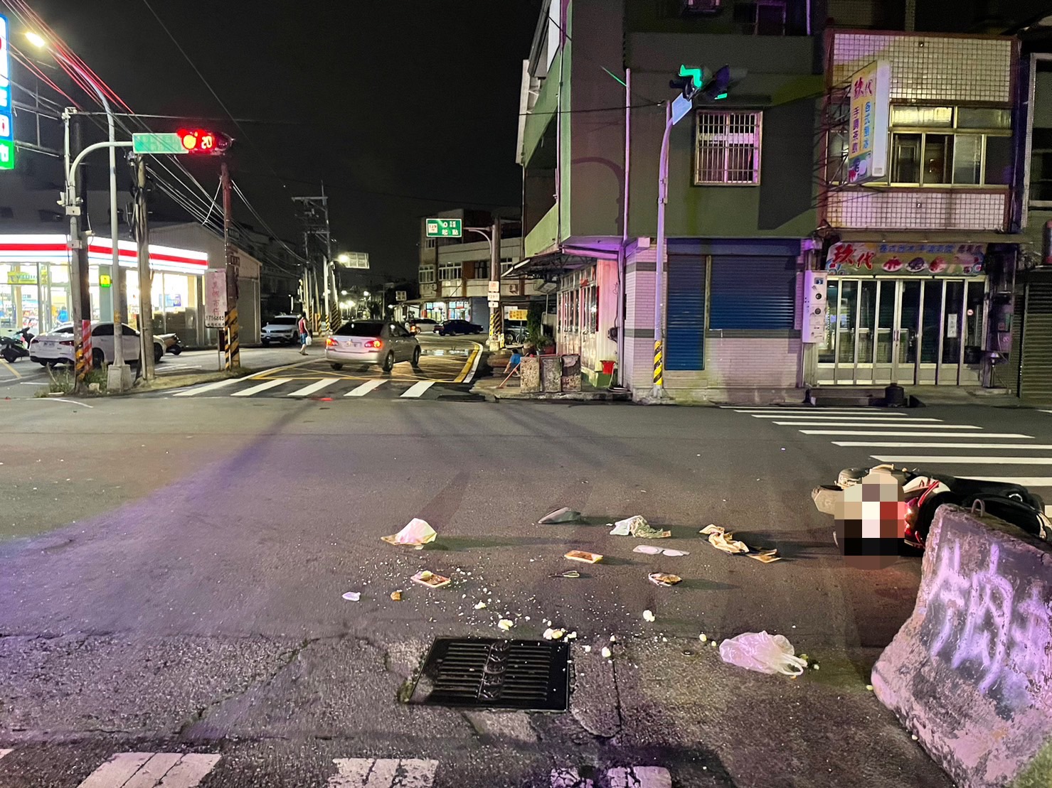 影／和美鎮驚傳1死1重傷車禍　騎士傷重不治　婦人違規穿越馬路 - https://www.watchmedia01.com
