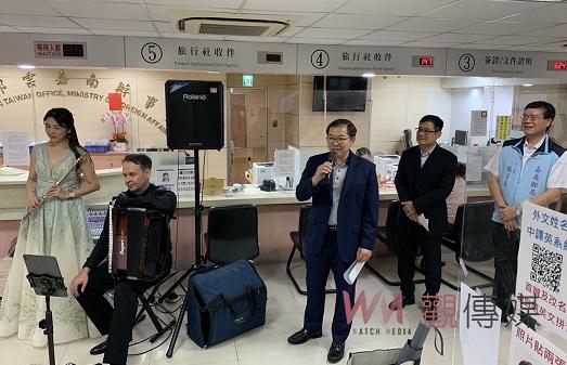 父親節快閃演奏　辦護照、郵務享國際級的音樂饗宴 - https://www.watchmedia01.com