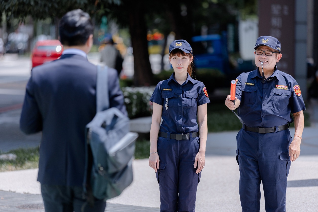 許效舜變身台中波麗士 響應交通安全 - https://www.watchmedia01.com