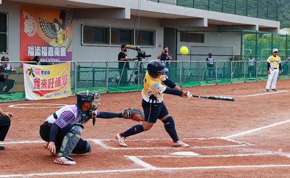 2023企業女子壘球聯賽南投首戰開打 許縣長開球 - https://www.watchmedia01.com