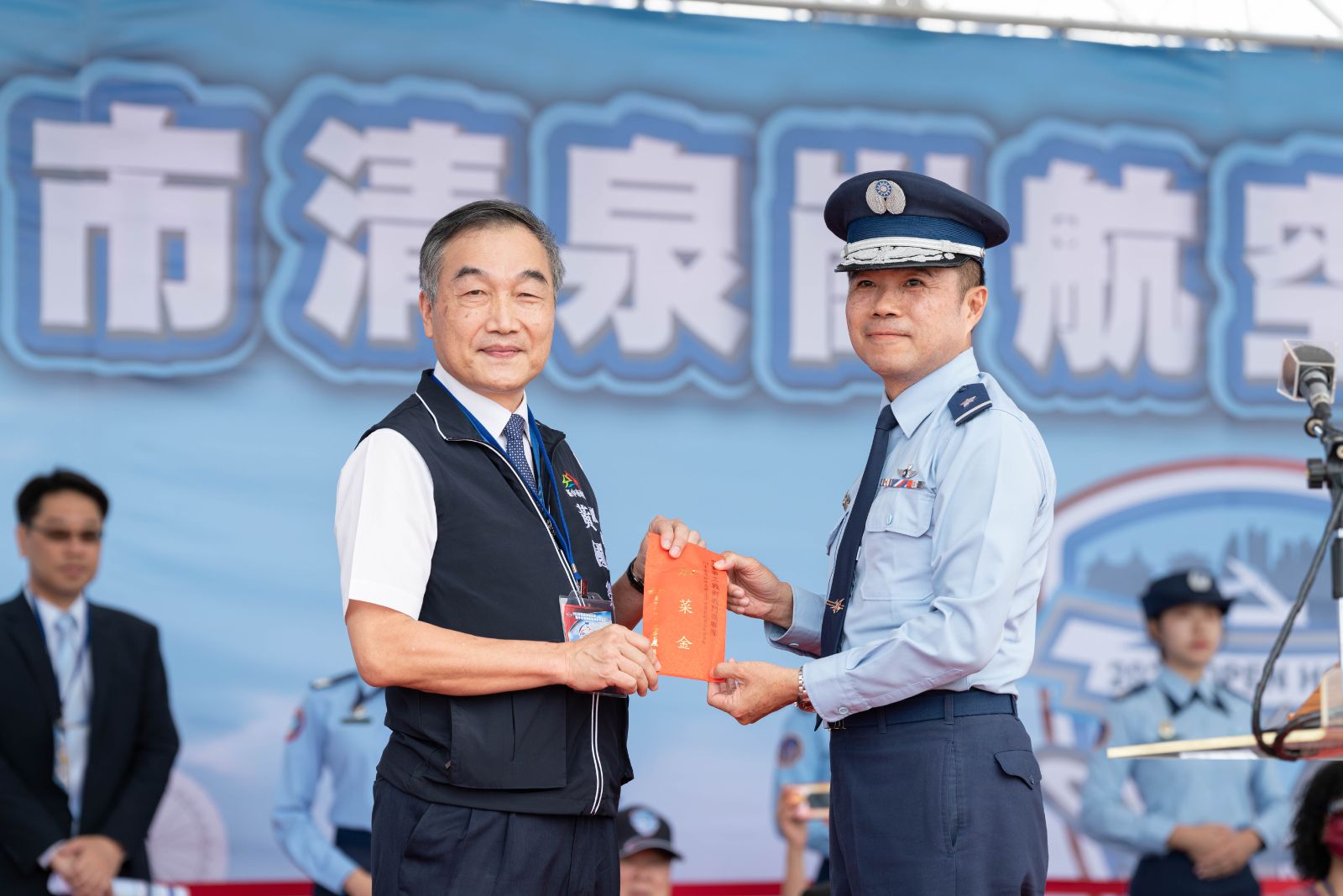 睽違7年！ 雷虎小組清泉崗大秀「炸彈開花」特技 逾10萬航迷到場讚嘆 - https://www.watchmedia01.com