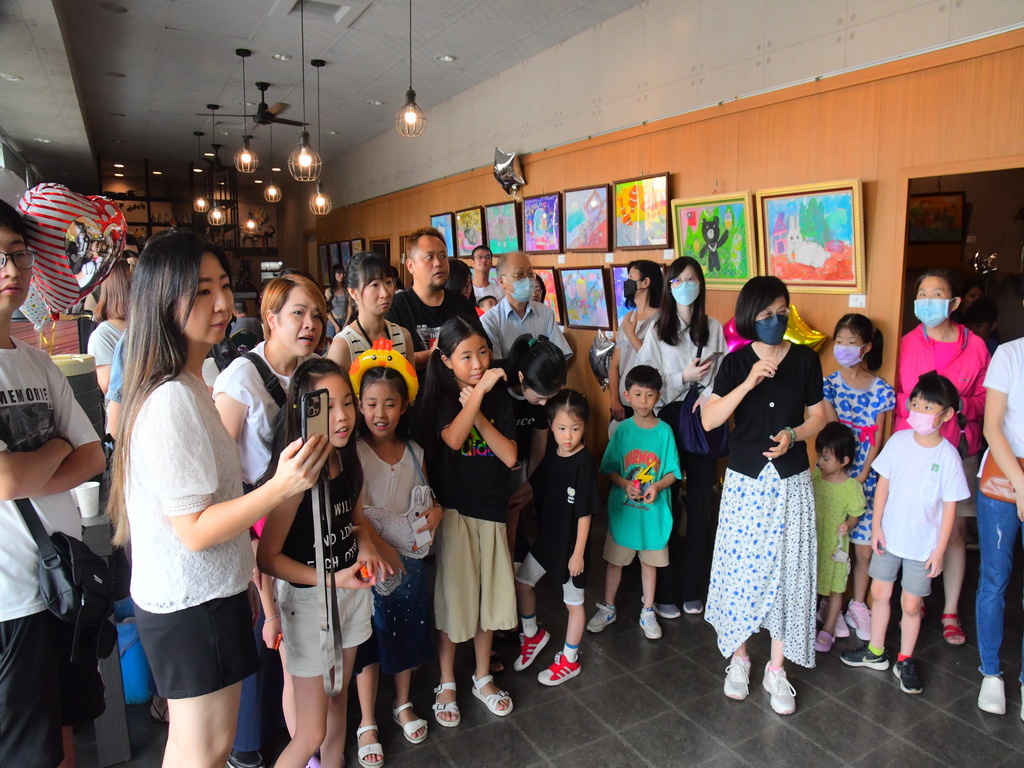 小二女童詹若熙開畫展 貝貝的藝想世界看見適性揚才的最美 - https://www.watchmedia01.com
