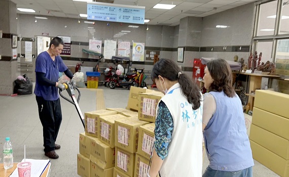 卡努颱風超大豪雨重創 李眉蓁、林芳伃募得50萬元送愛到南投 - https://www.watchmedia01.com