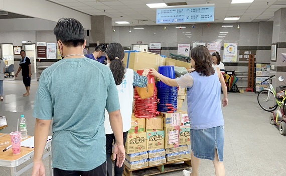 卡努颱風超大豪雨重創 李眉蓁、林芳伃募得50萬元送愛到南投 - https://www.watchmedia01.com