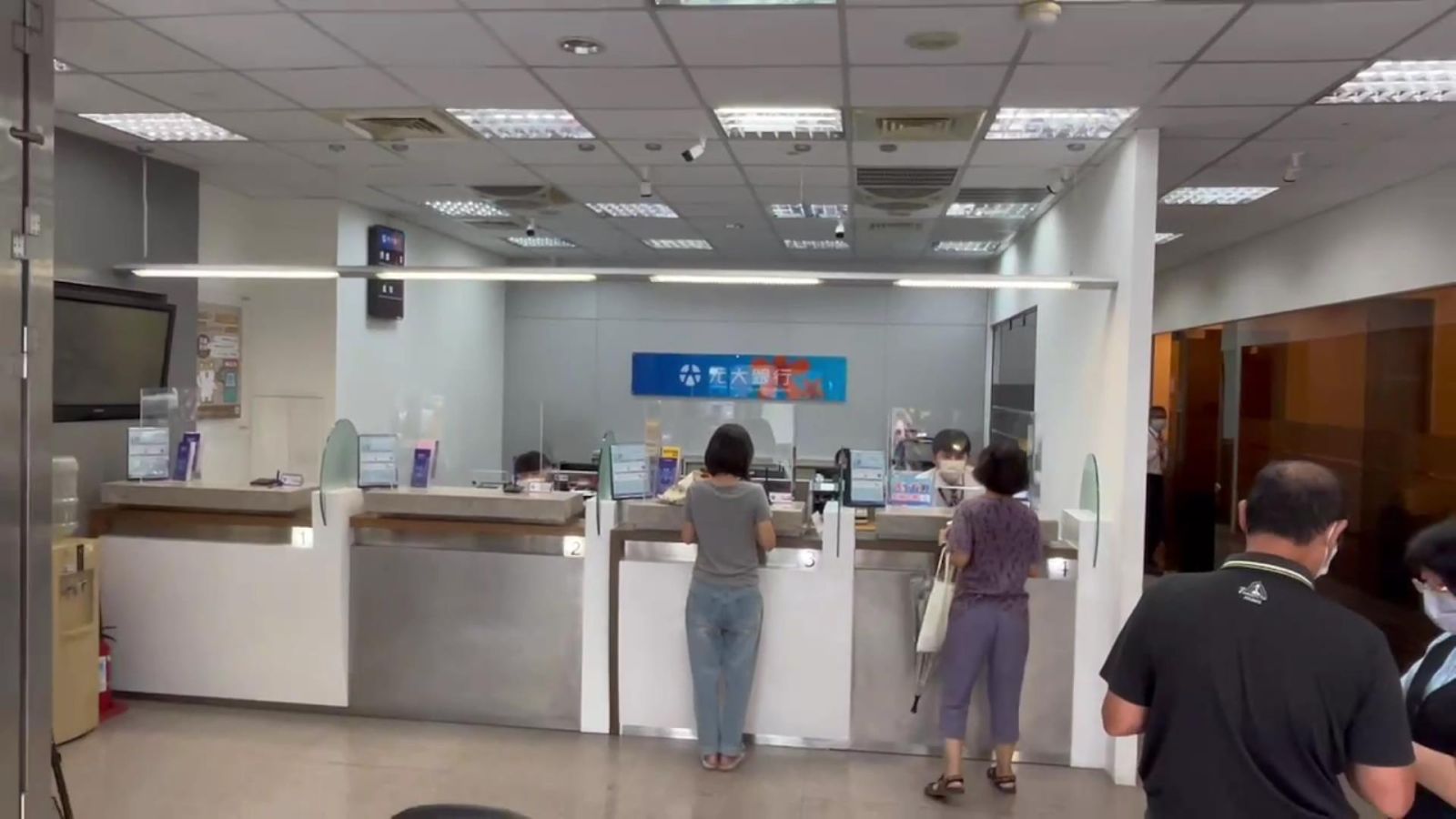 影／徐娘雖老猶尚多情！網戀遭詐仍深信不疑　景苦口婆心阻260萬 - https://www.watchmedia01.com