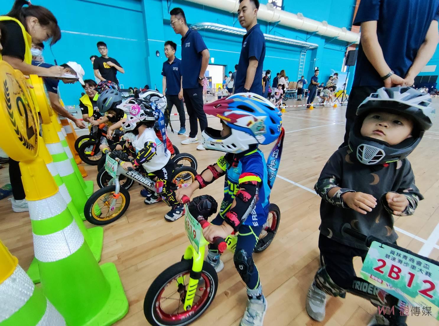 影／萌翻天！員林青商盃親子滑步車大賽220名幼童尬速度 - https://www.watchmedia01.com