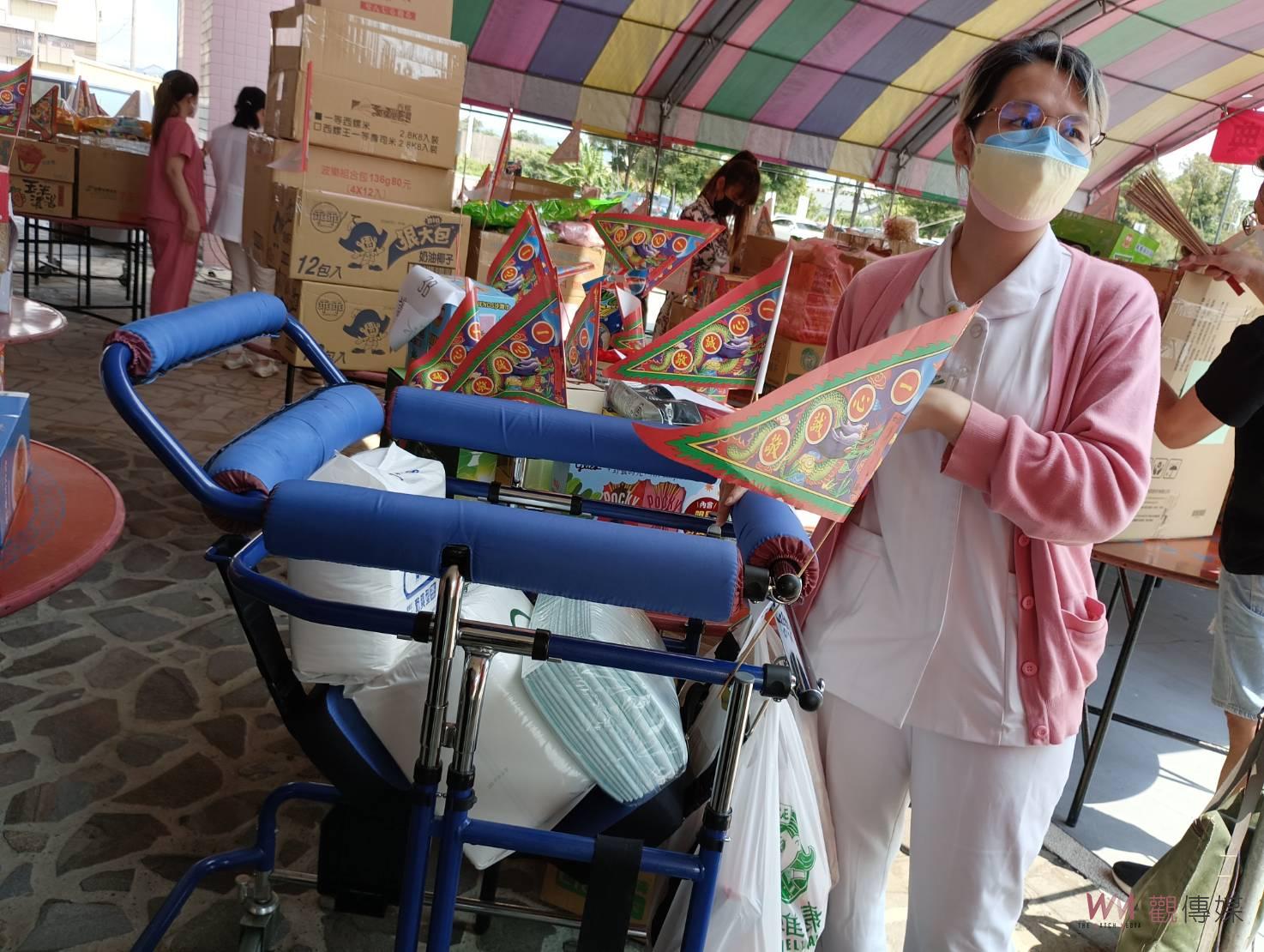 影／醫院隨俗普渡！彰化醫院中元普渡法會復健助行車成供品 - https://www.watchmedia01.com