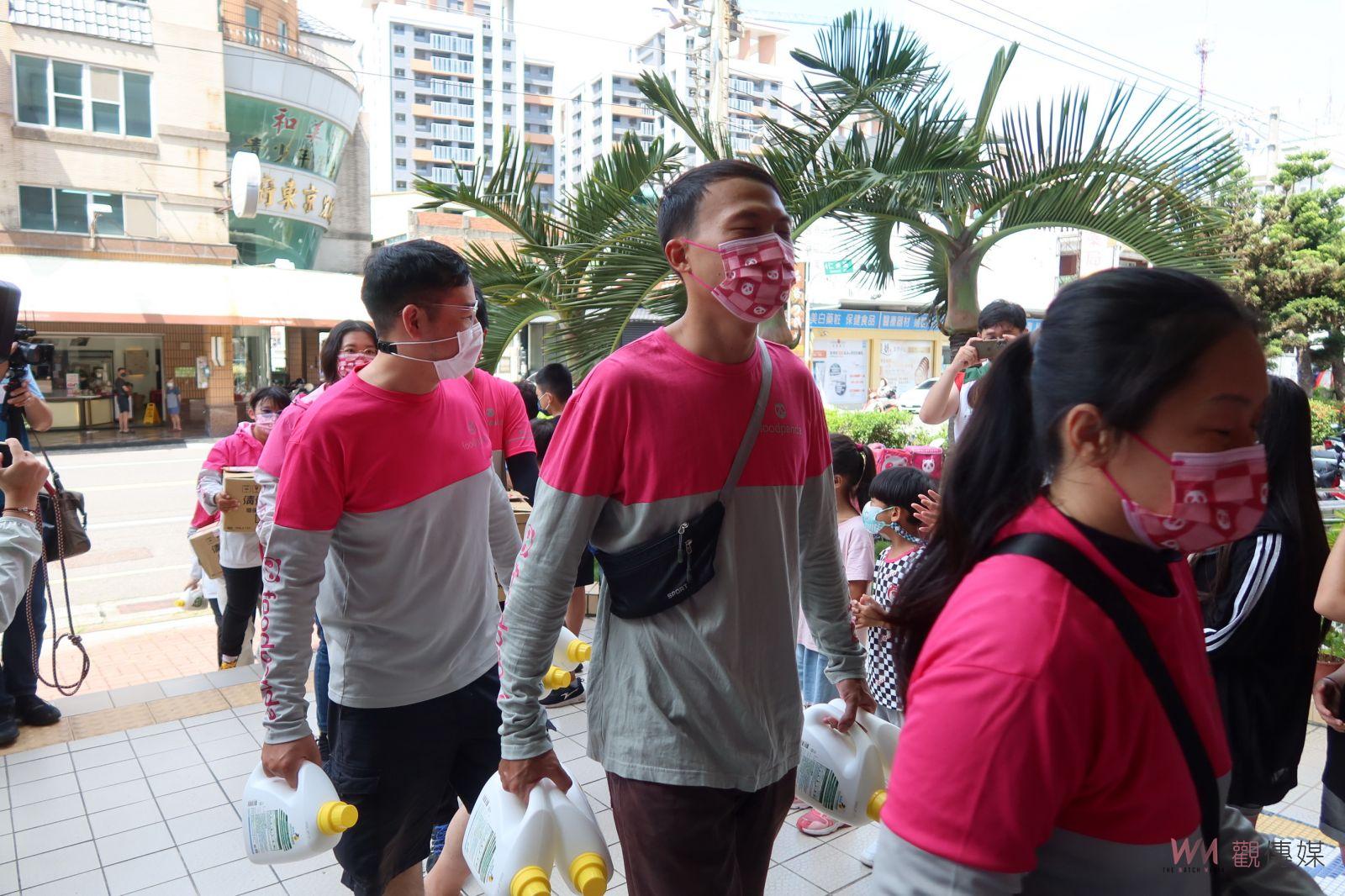 影／粉紅愛心兵團foodpanda外送幸福到彰化家扶　愛心接力關懷弱勢童 - https://www.watchmedia01.com