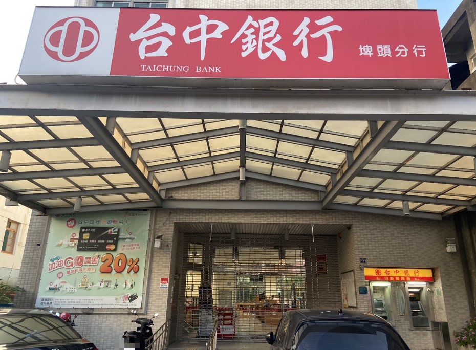 影／金髮婦人「境外匯款89萬」給真命天子　警攔阻遭瞪白眼 - https://www.watchmedia01.com