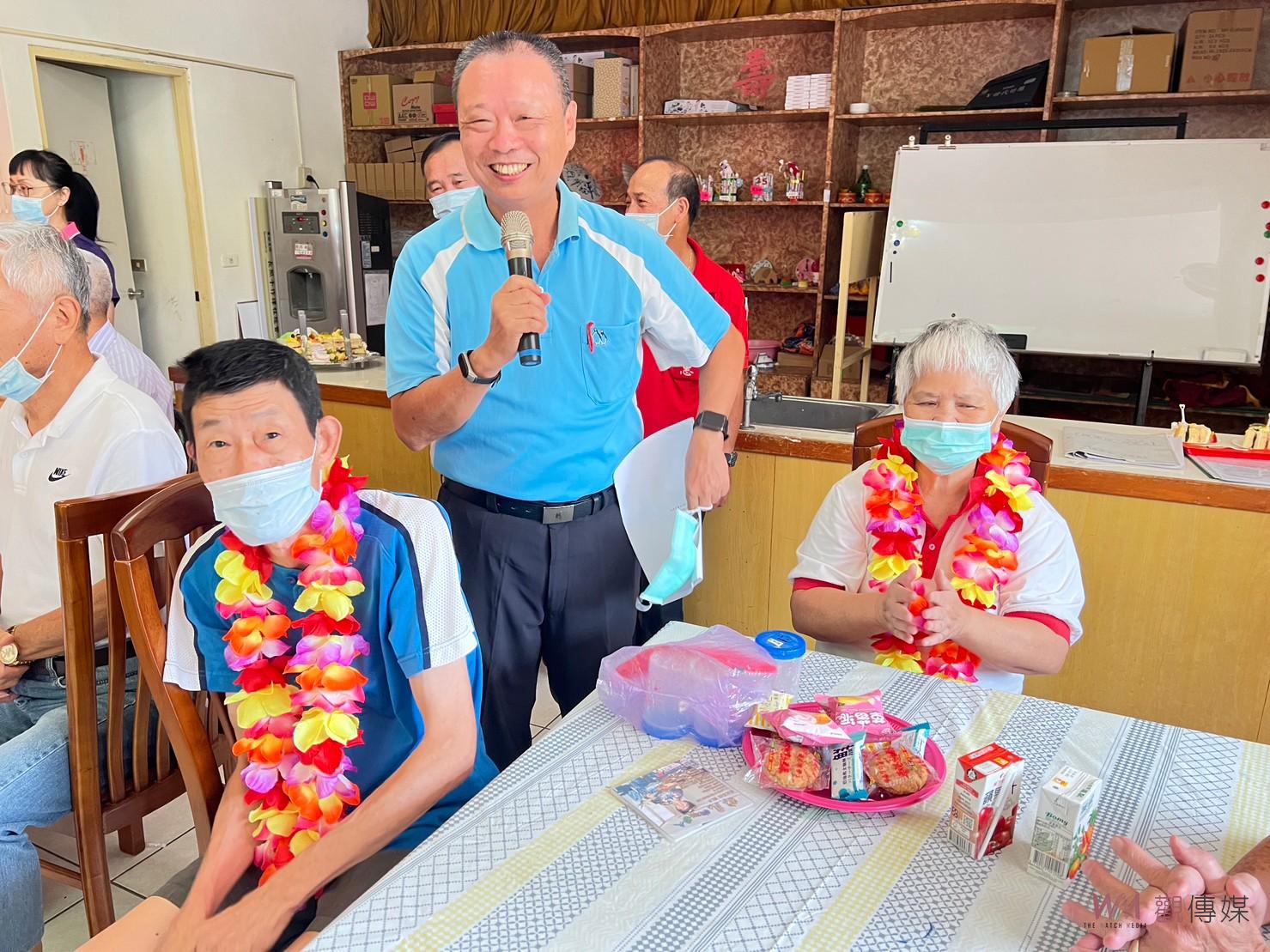 影／一同飆歌唱出健康活力　彰化榮家日照中心長輩爭相搶麥 - https://www.watchmedia01.com