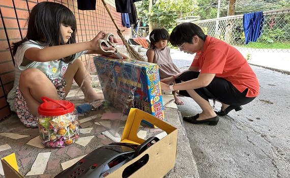 南投縣榮民服務處關懷信義鄉榮民眷子女、溫馨送暖 - https://www.watchmedia01.com