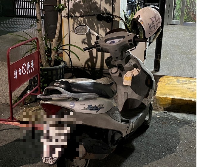影／順手牽機車！好慘！10分鐘前買滷肉飯機車竟不翼而飛 - https://www.watchmedia01.com