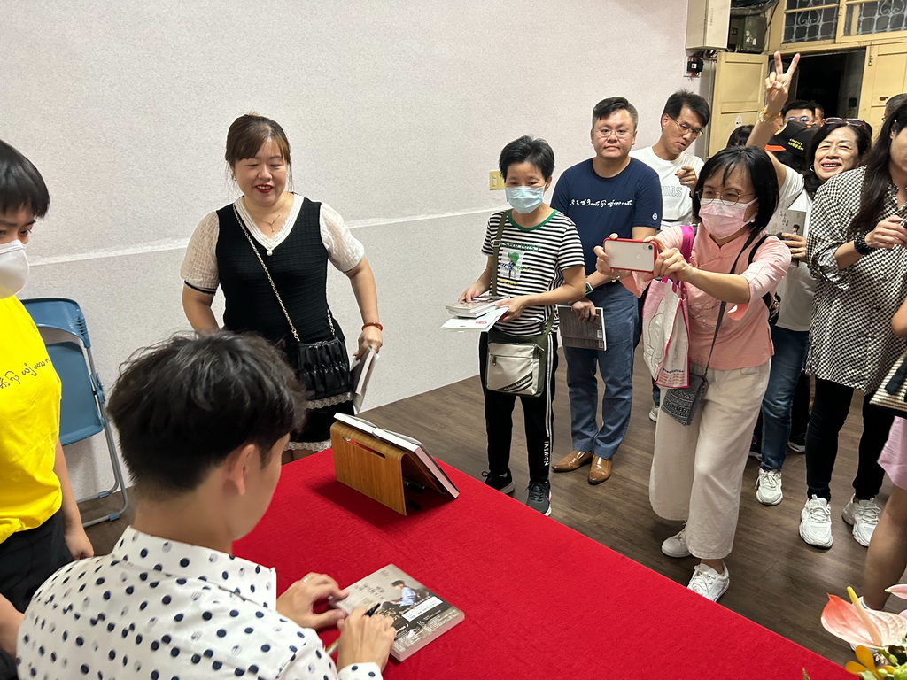 二社田社區大學推廣閱讀 舉辦張榮斌醫師新書簽書會鼓勵師生開卷有益 - https://www.watchmedia01.com