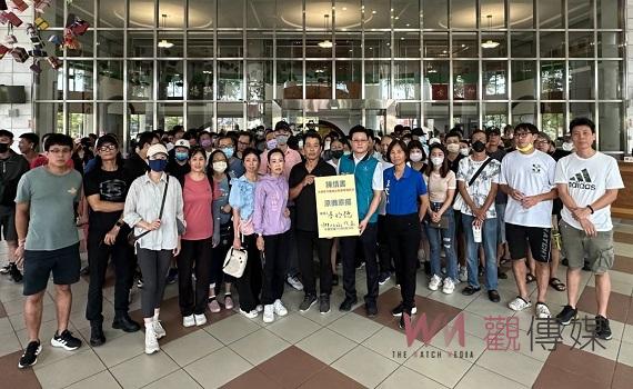 大東夜市攤商遭坑殺　上百攤商赴議會陳情 - https://www.watchmedia01.com