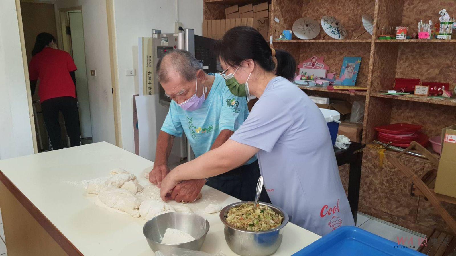 影／眷村老兵們懷念的家鄉味　彰化榮家住民DIY水煎包 - https://www.watchmedia01.com