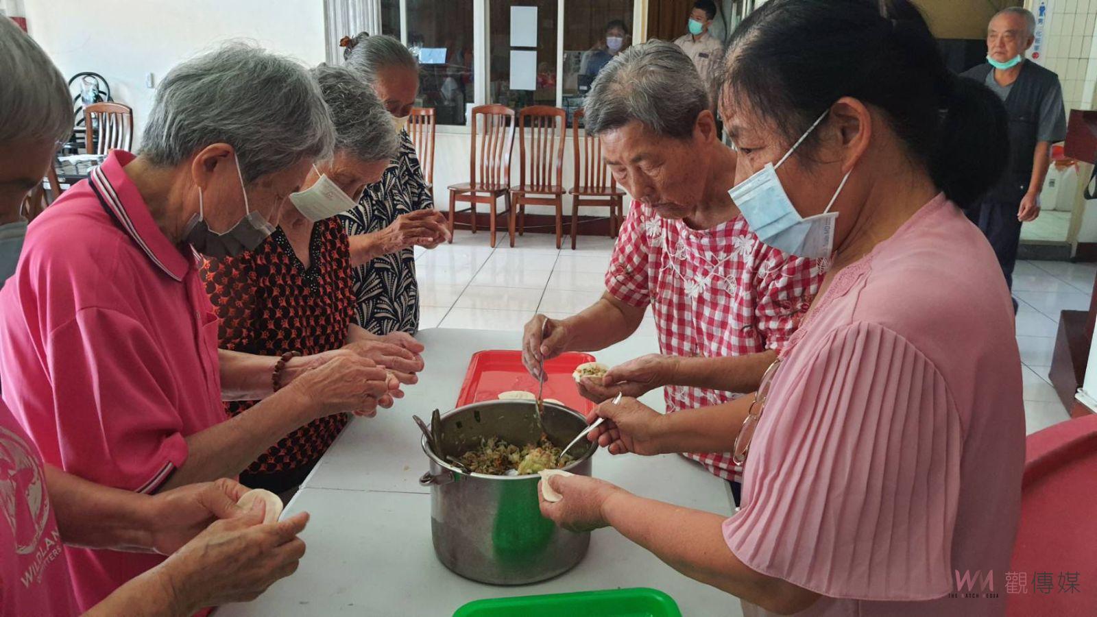 影／眷村老兵們懷念的家鄉味　彰化榮家住民DIY水煎包 - https://www.watchmedia01.com