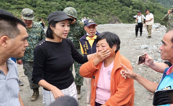 海葵停班日！ 南投縣長許淑華馬不停蹄直奔東埔勘災 - https://www.watchmedia01.com