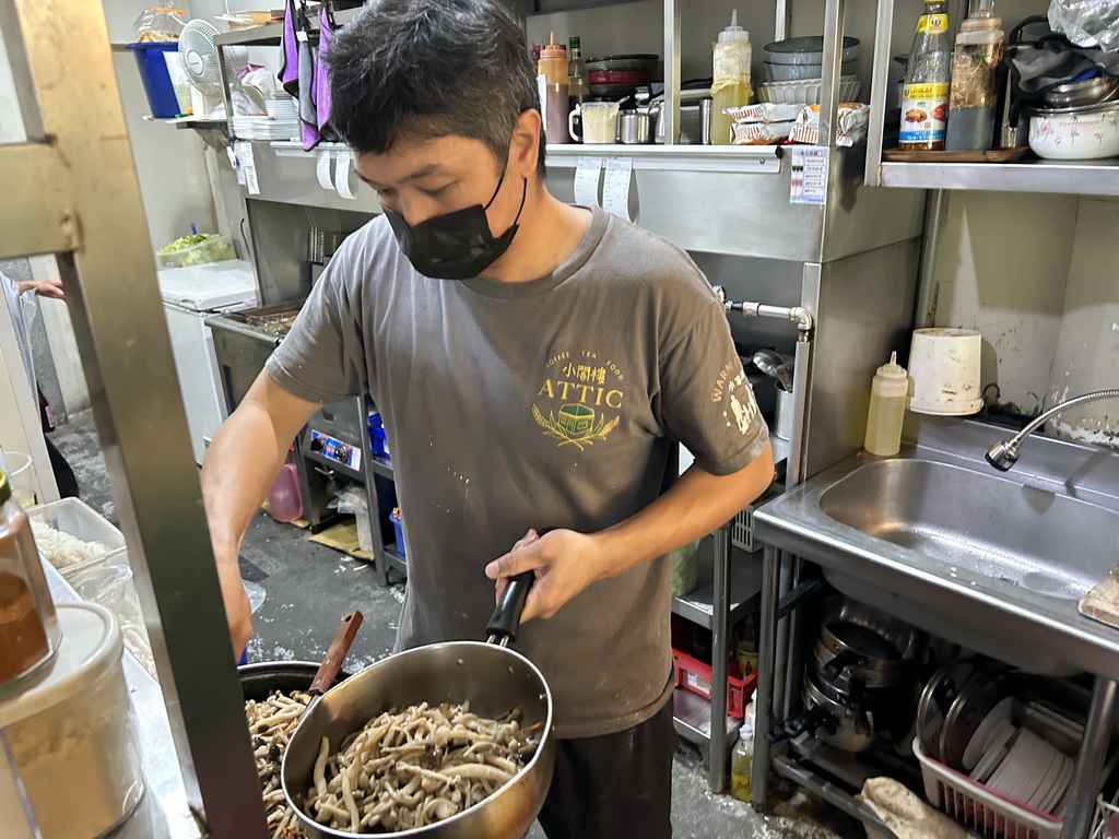 從代課老師翻轉成美食總監 餐飲闆娘的店裡客人有家人的情感 - https://www.watchmedia01.com