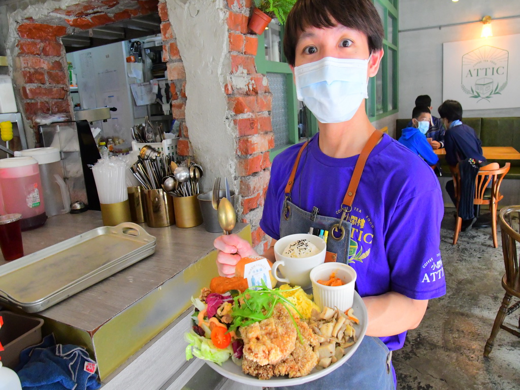從代課老師翻轉成美食總監 餐飲闆娘的店裡客人有家人的情感 - https://www.watchmedia01.com