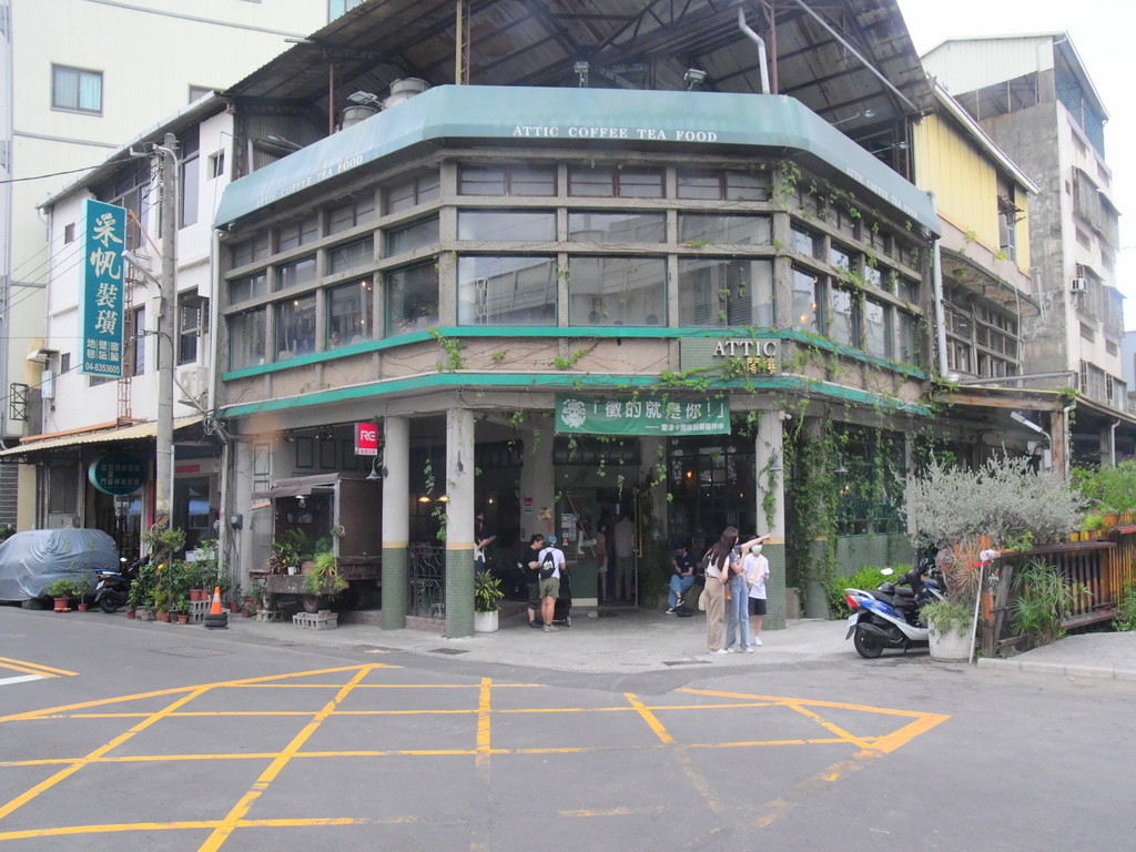 從代課老師翻轉成美食總監 餐飲闆娘的店裡客人有家人的情感 - https://www.watchmedia01.com