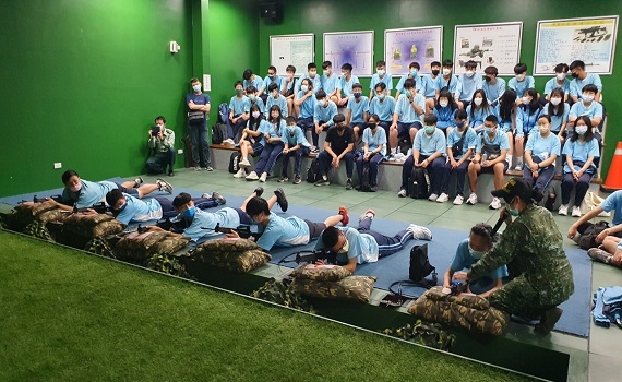 南投2教官獲全民國防教育傑出貢獻獎　許淑華頒獎表揚 - https://www.watchmedia01.com