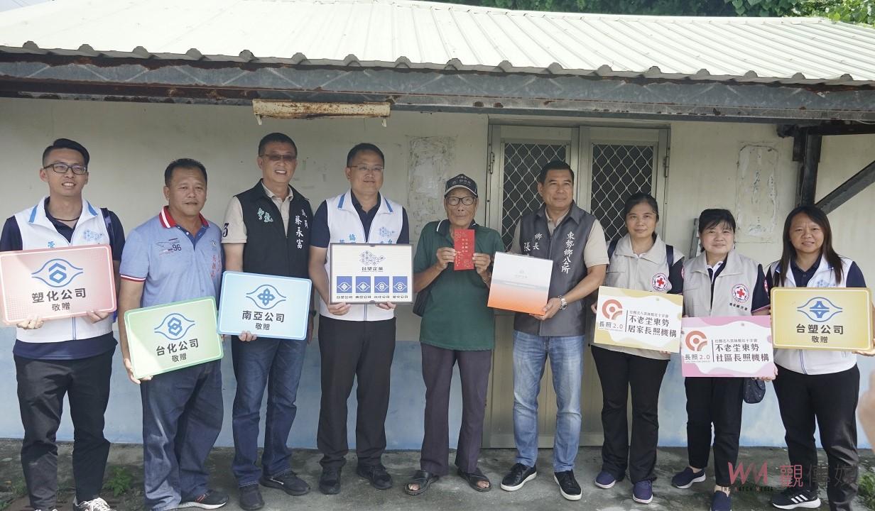 影／台塑與紅十字會關懷弱勢家庭　贈禮金禮盒共度溫暖節日 - https://www.watchmedia01.com