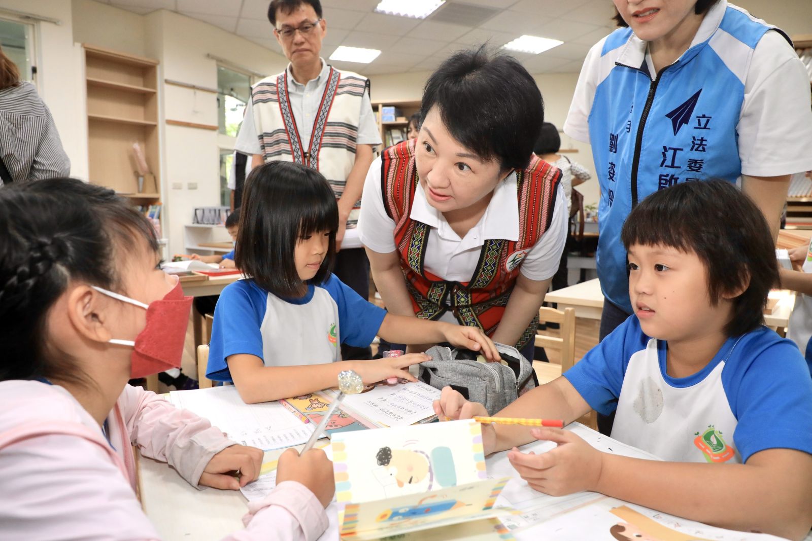 視察中坑國小參觀馬術課程 盧秀燕肯定全國首座蒙特梭利公立實驗小學 - https://www.watchmedia01.com
