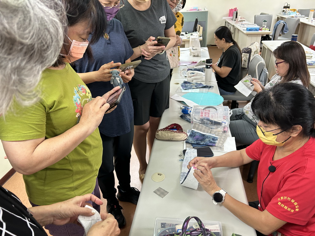 勞動部委辦布工藝實作班開訓 周秀惠教作拼布包練就斜槓本領 - https://www.watchmedia01.com