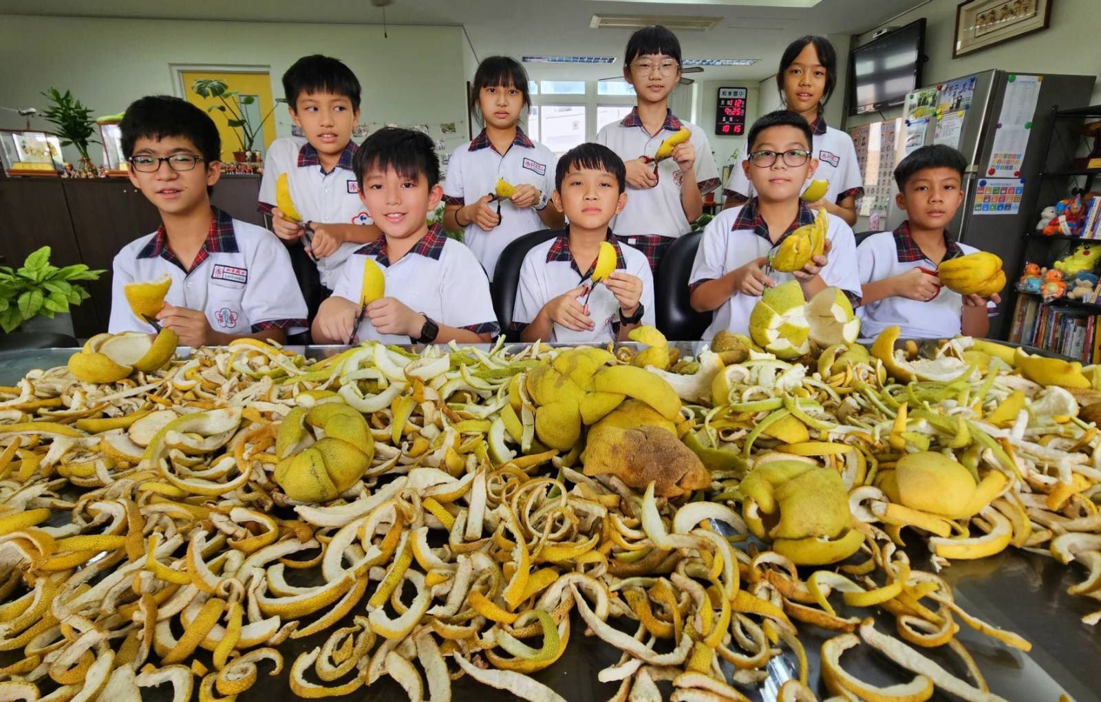 柚子皮再利用！和東國小製作柚皮蚊香　送流浪狗收容園區防蚊 - https://www.watchmedia01.com