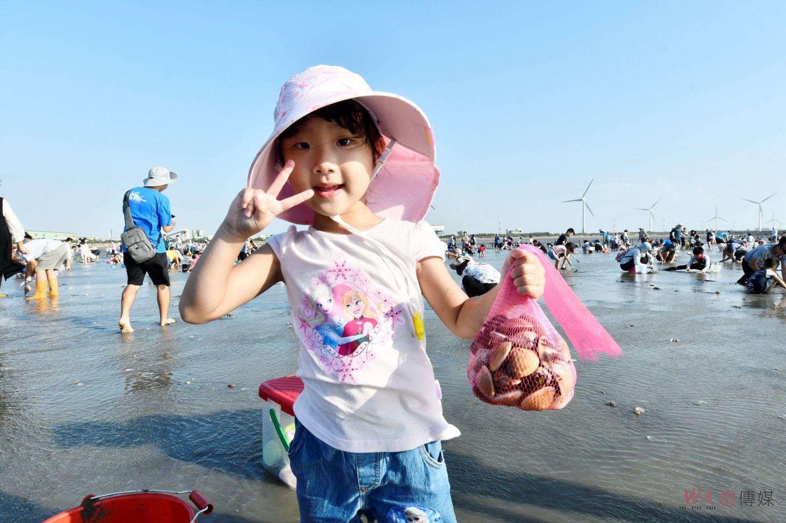超人氣「摸蛤」趣！線西一畝海小旅行　摸蛤「自摸」越多賺越多 - https://www.watchmedia01.com