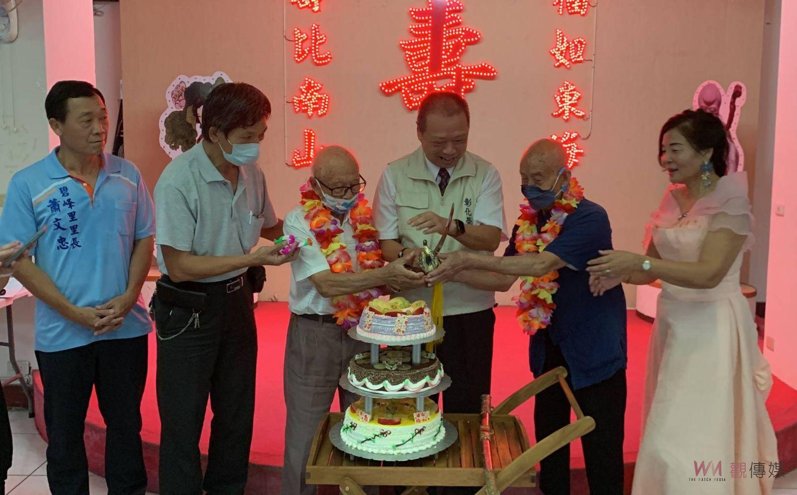 影／榮民杜安國百歲嵩壽　家主任史浩誠轉贈總統蔡英文壽屏 - https://www.watchmedia01.com