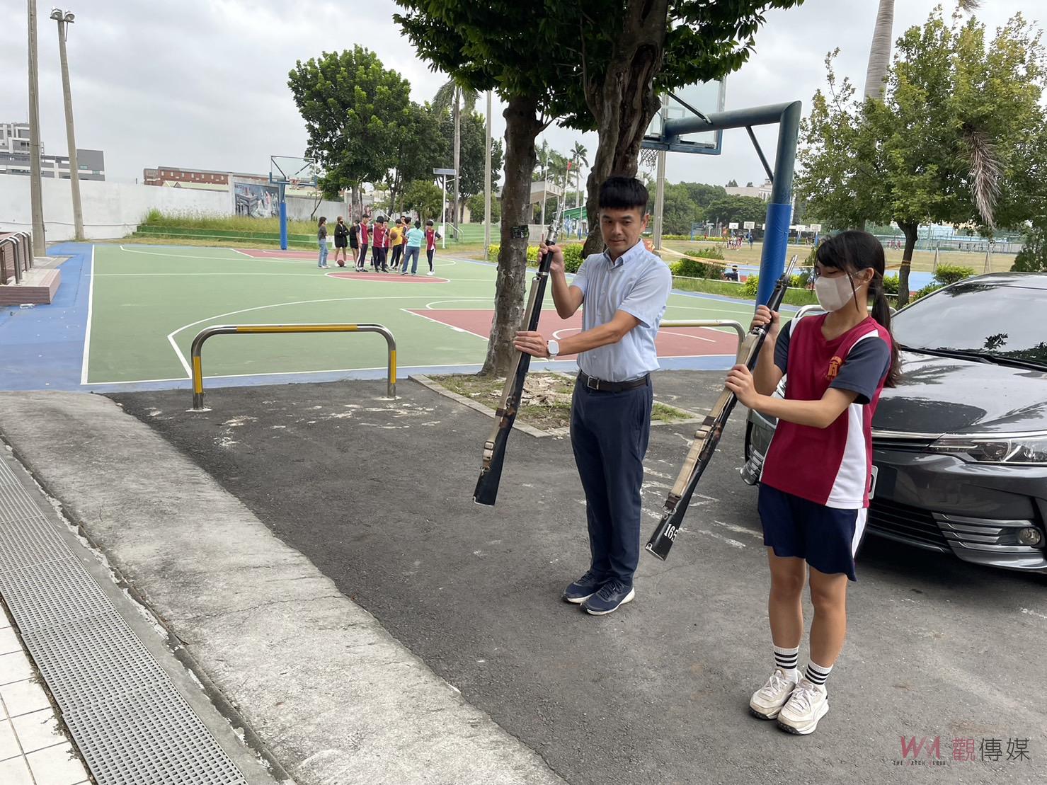 土商樂儀隊慶雙十 校長體驗操槍艱辛 - https://www.watchmedia01.com