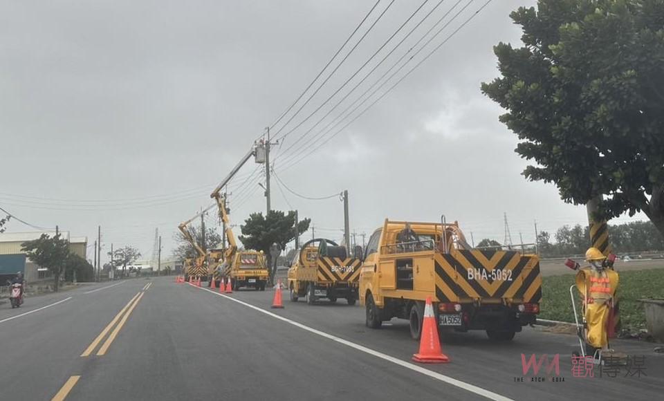 影／小犬怪風夾鹽塵5萬多戶停電　台電雲林區處協請消防隊搶修 - https://www.watchmedia01.com