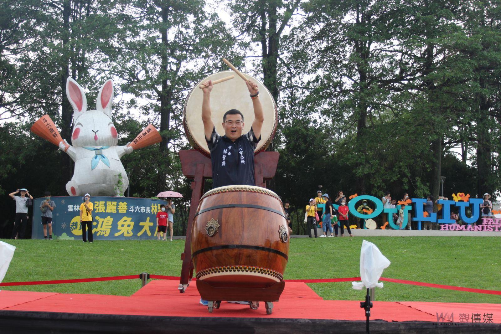 斗六鼓藝節膨鼠公園冒雨進行 五百人不畏淋雨擊鼓憾天 - https://www.watchmedia01.com