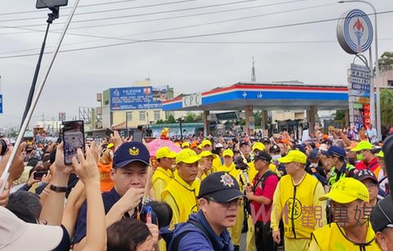 白沙屯媽祖至新港奉天宮世紀會香 信眾虔誠接駕擠滿廟前道路 - https://www.watchmedia01.com