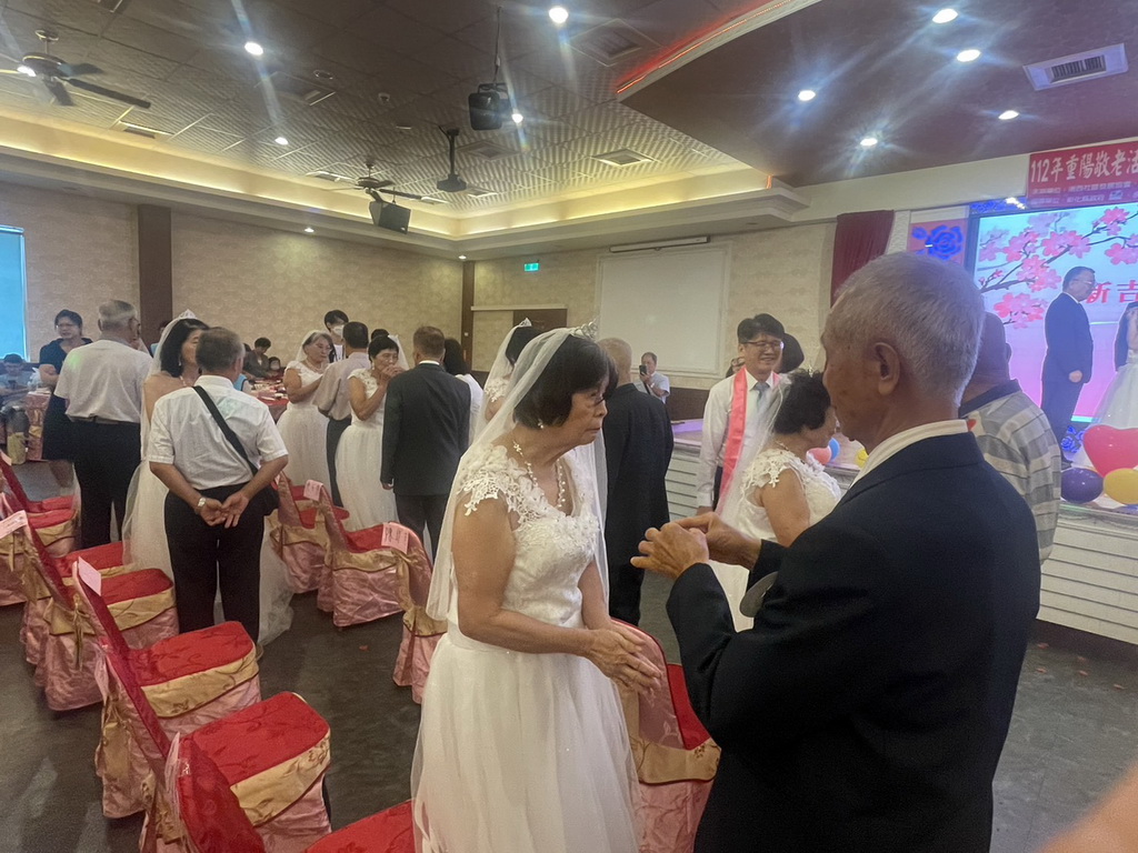 永靖鄉港西社區舉辦重陽節慶祝活動 資深新娘首次披紗上陣 - https://www.watchmedia01.com