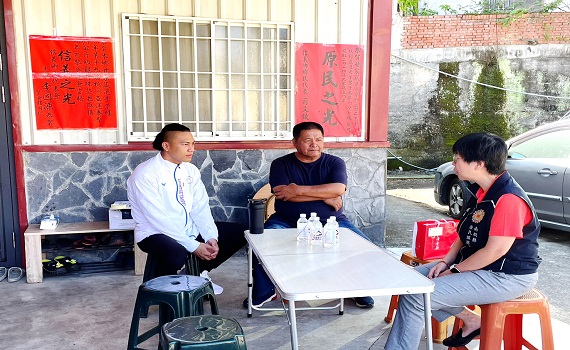信義勇士甘家葳杭州亞運奪銀 南投縣榮服處到府貼紅榜祝賀 - https://www.watchmedia01.com