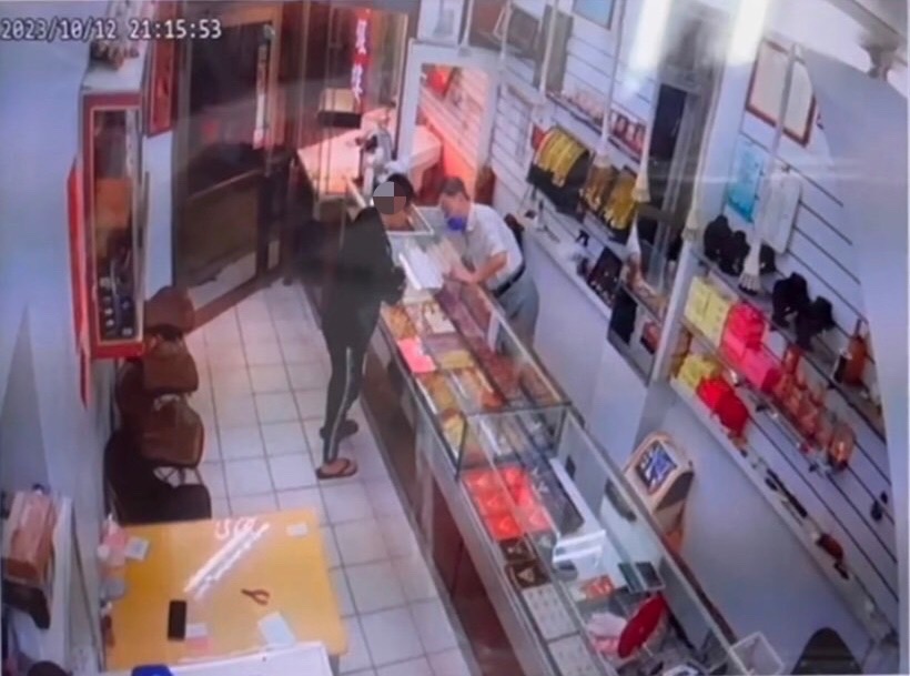 影／欠百萬賭債男子從苗栗搭火車搶銀樓　洗劫約16萬元金項鍊 - https://www.watchmedia01.com