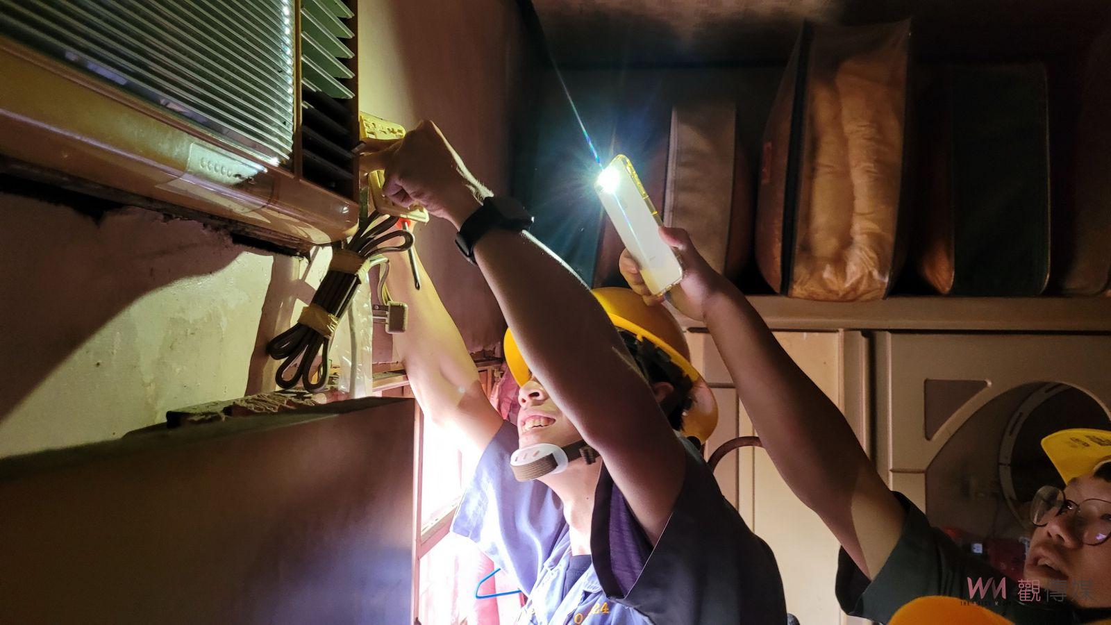 影／不怕被AI取代的行業！達德水電科學生幫孤老修水電抓漏電 - https://www.watchmedia01.com