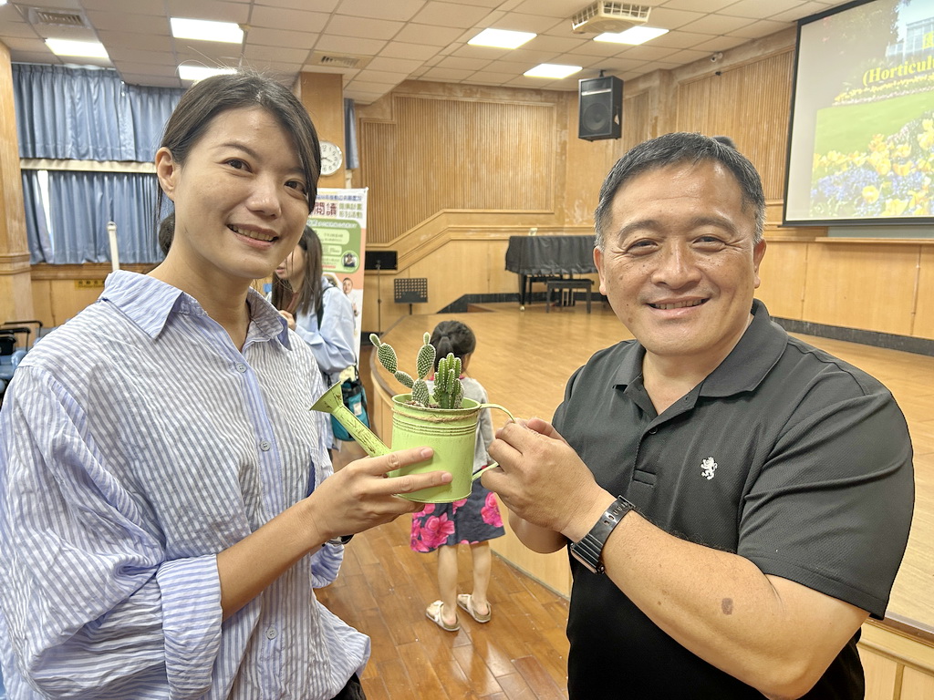 員林市立圖書館推廣多元閱讀 張偉傑老師教導多肉植物療癒美學 - https://www.watchmedia01.com