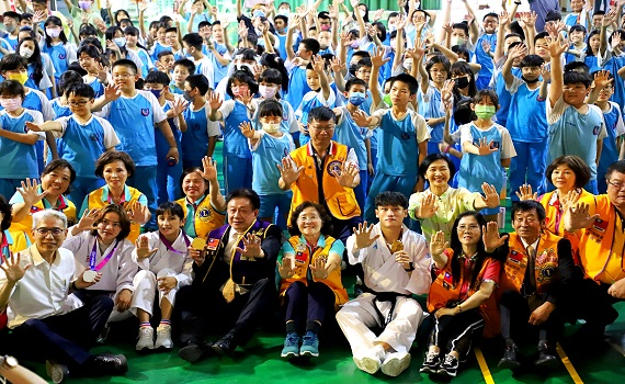 2023亞運空手道女子金牌谷筱霜、銀牌辜翠萍，以及優秀選手石政中，出席南光國小舉辦的反毒宣導活動。 - https://www.watchmedia01.com