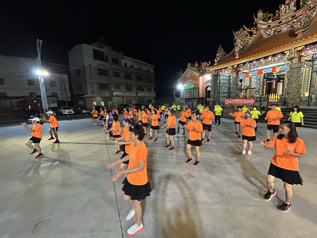 廣場舞哪是大媽跳 埔心油車社區班隊姊妹舞窈窕活力無限青春 - https://www.watchmedia01.com