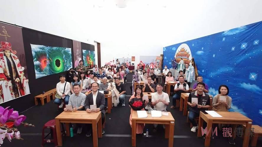 從媒體人到作家 邱嘉琪台語詩集感人發表 - https://www.watchmedia01.com