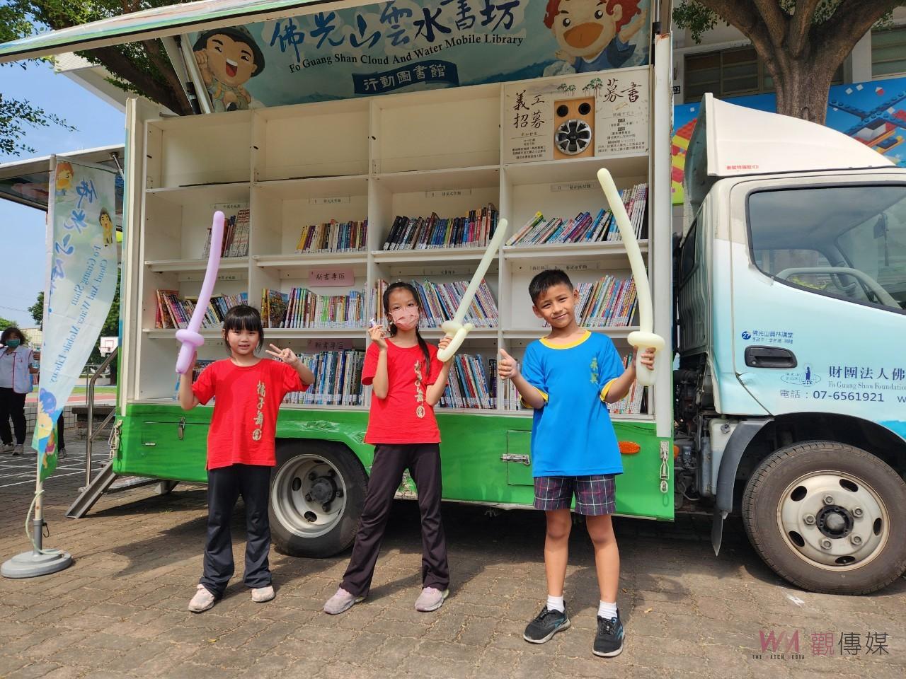 雲水書坊行動圖書車載著滿滿知識駛進永興國小　轉動學生知識鑰匙 - https://www.watchmedia01.com