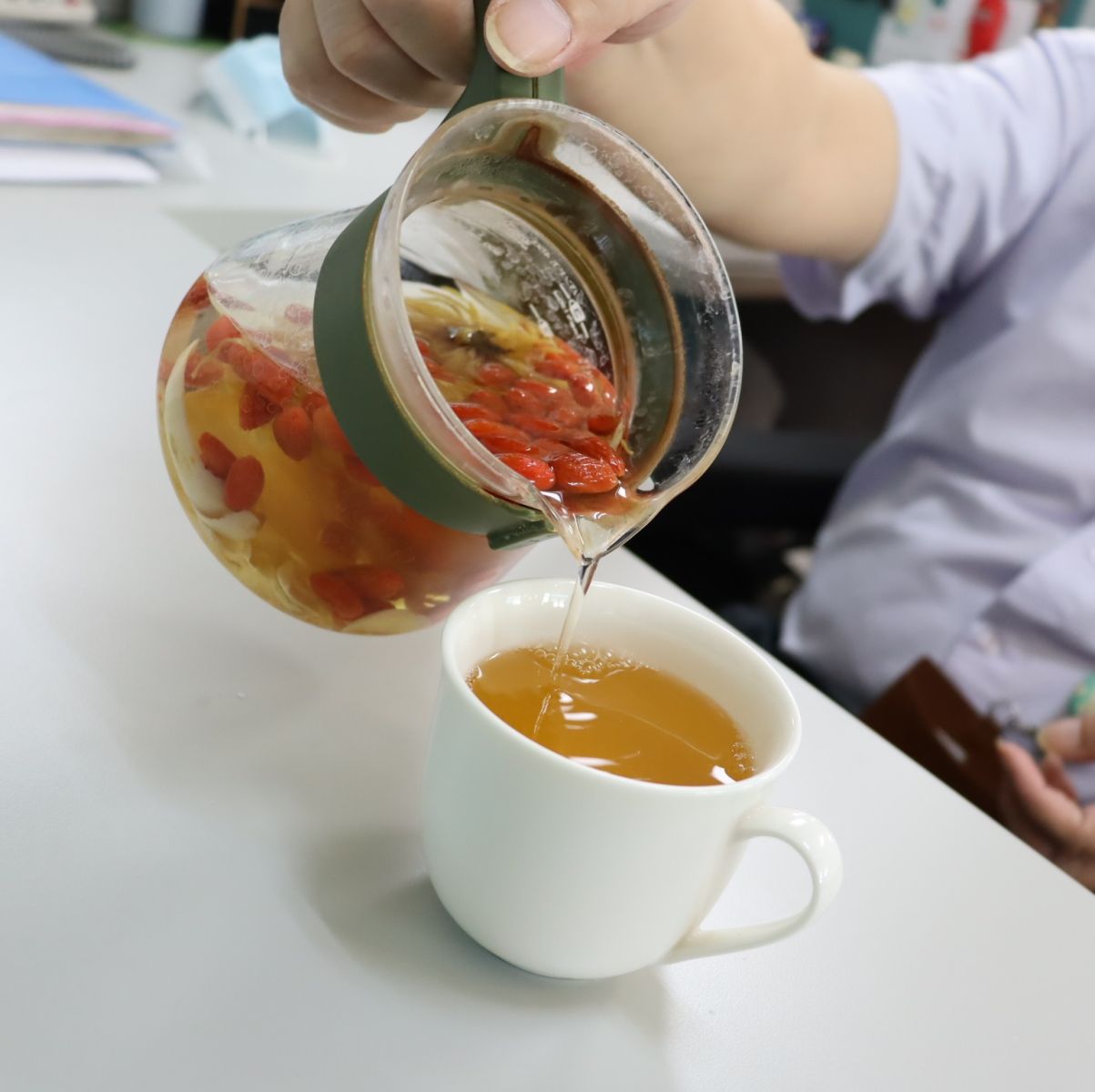 影／秋燥是什麼？皮癢、口乾舌燥！癢到睡夢中抓到破皮 - https://www.watchmedia01.com