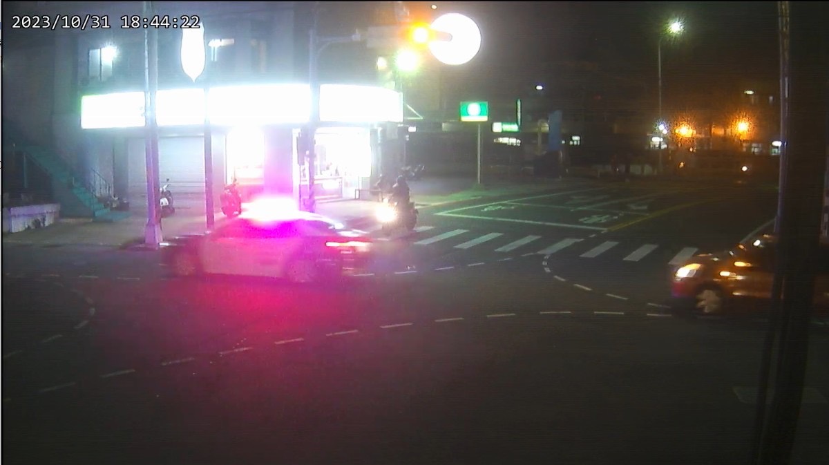 影／急急如律令！4月大女嬰昏迷　鹿警即刻開道救援送醫 - https://www.watchmedia01.com