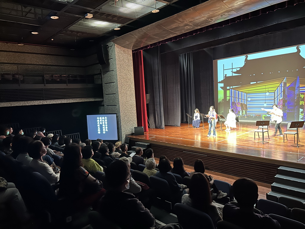 當歌仔戲走入現代劇場版 陳麗香歌仔戲團新劇大夢初醒顛覆傳統戲的規範 - https://www.watchmedia01.com