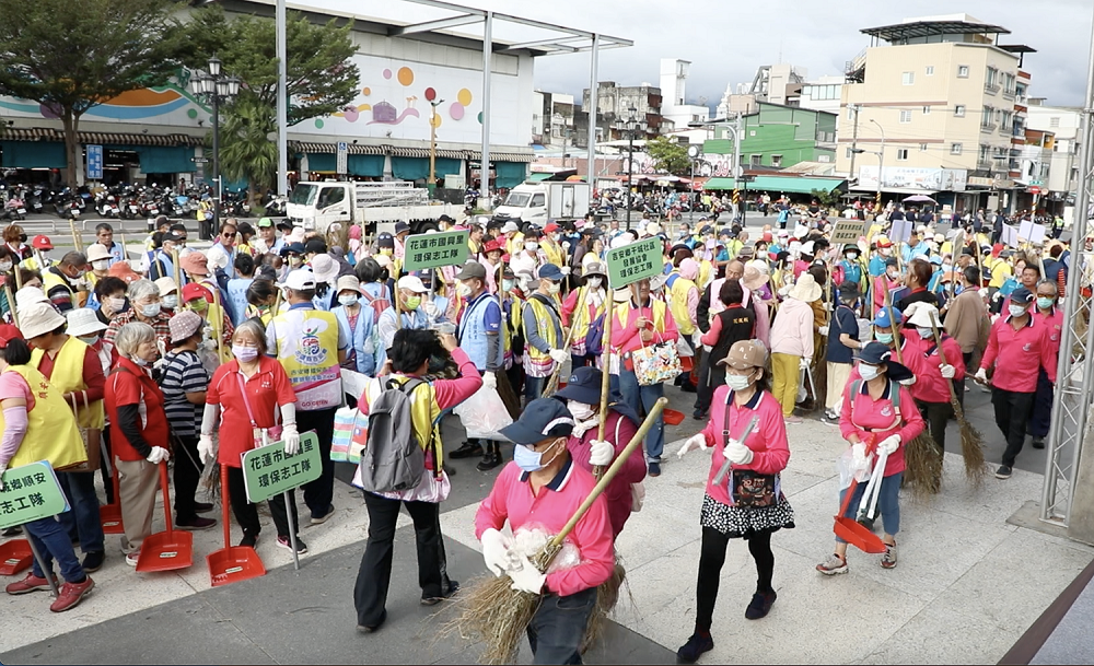 徐榛蔚、傅崐萁偕500環保志工熱情掃街、淨灘　打造清淨美麗花蓮 - https://www.watchmedia01.com